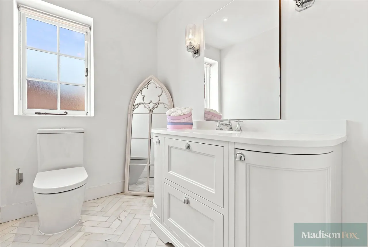 High Mead, Chigwell, IG7, photo 21