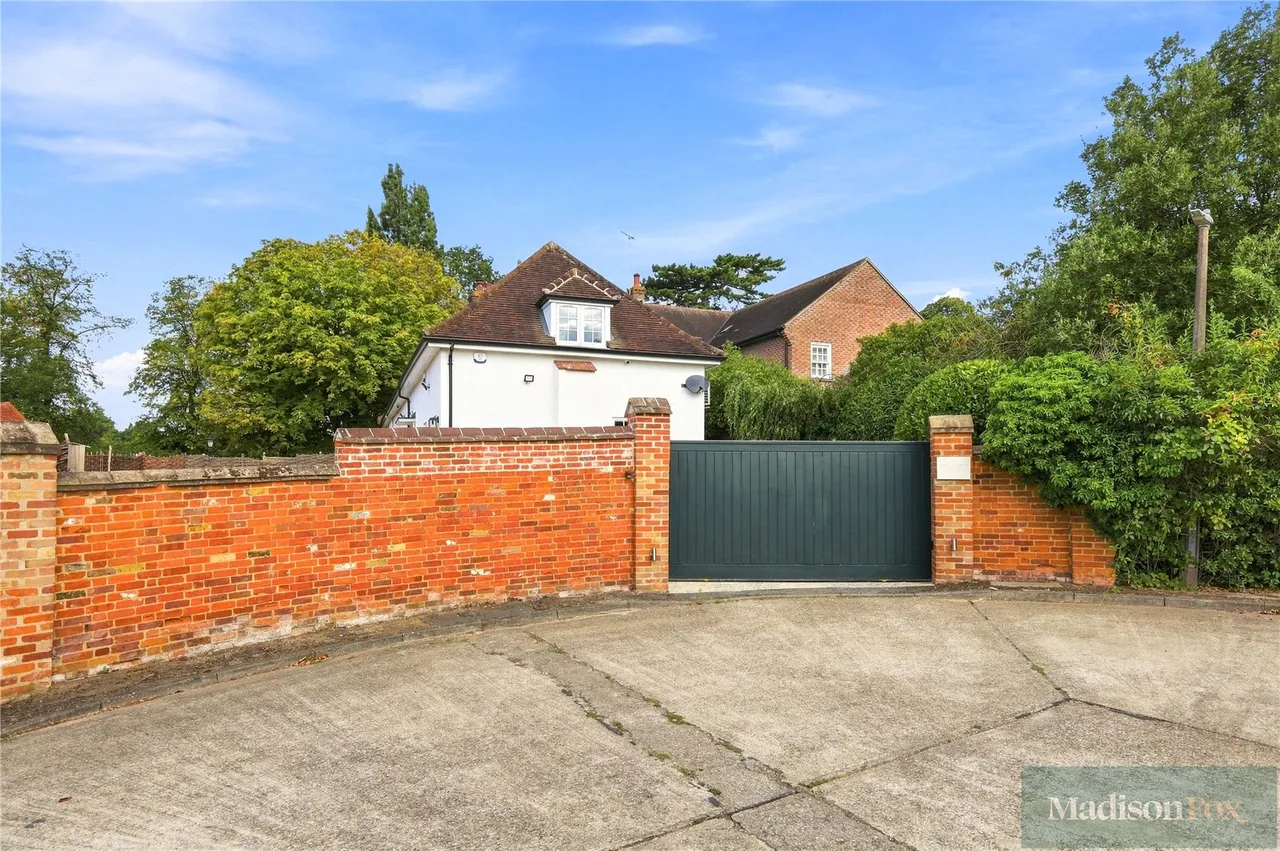 High Mead, Chigwell, IG7, photo 26
