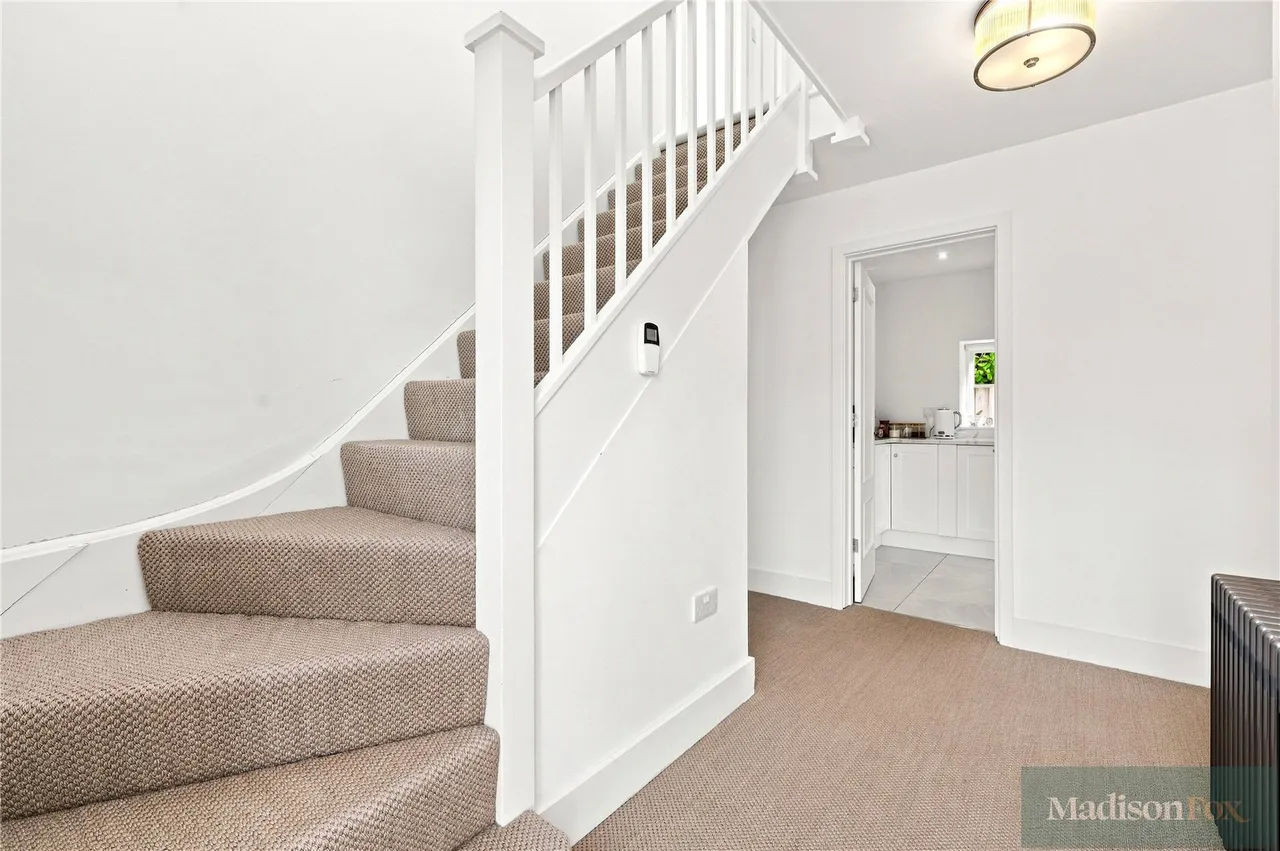 High Mead, Chigwell, IG7, photo 12