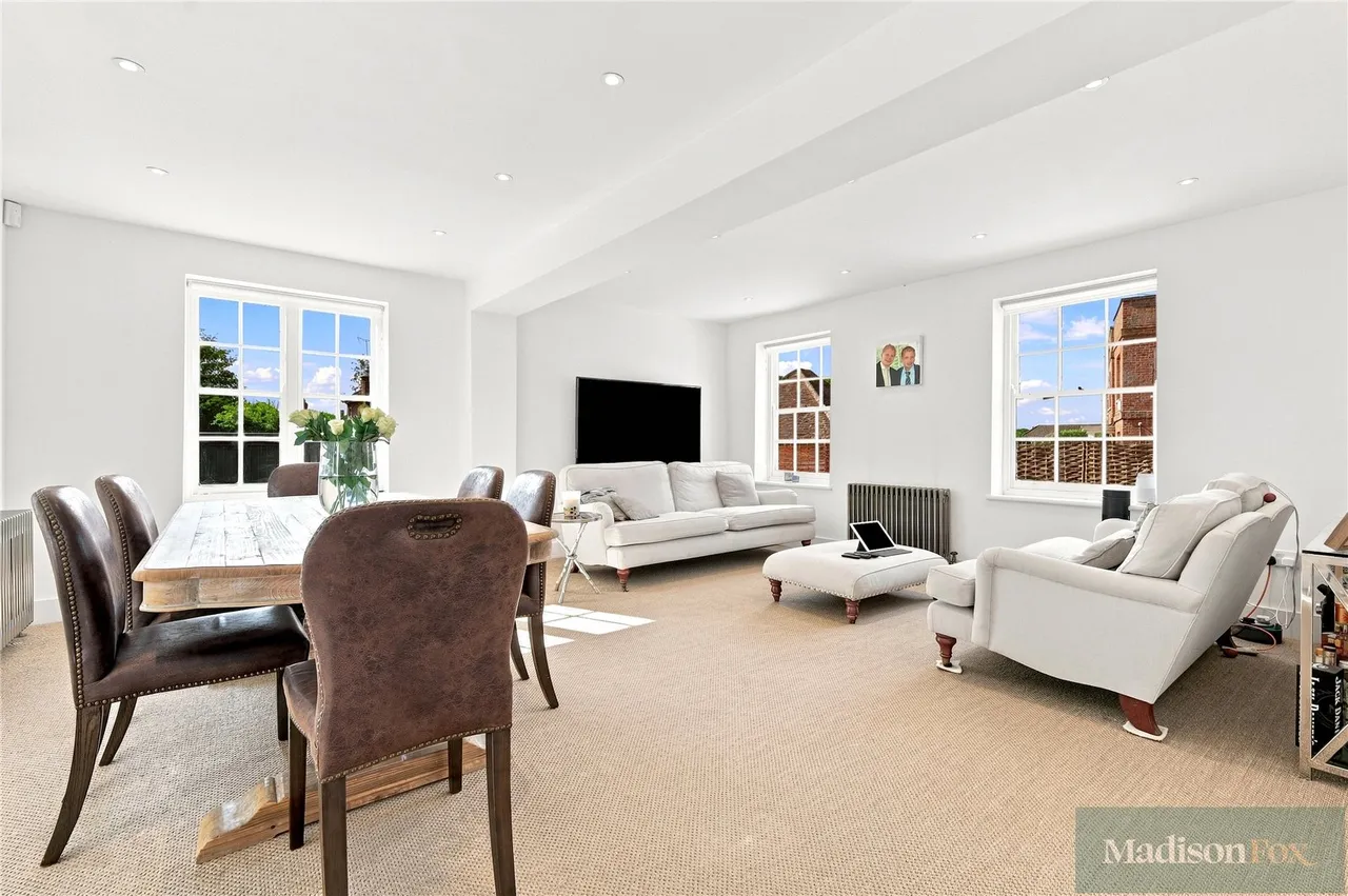 High Mead, Chigwell, IG7, photo 8