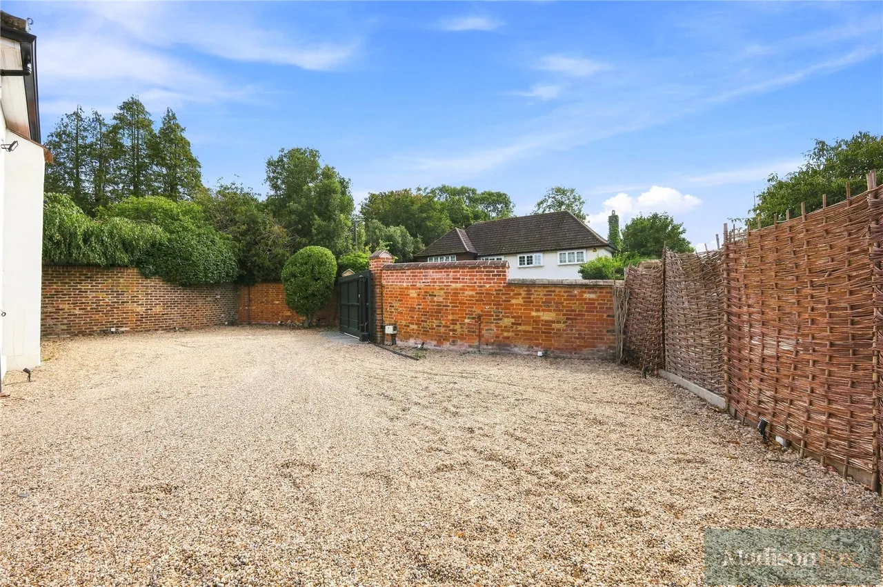 High Mead, Chigwell, IG7, photo 24