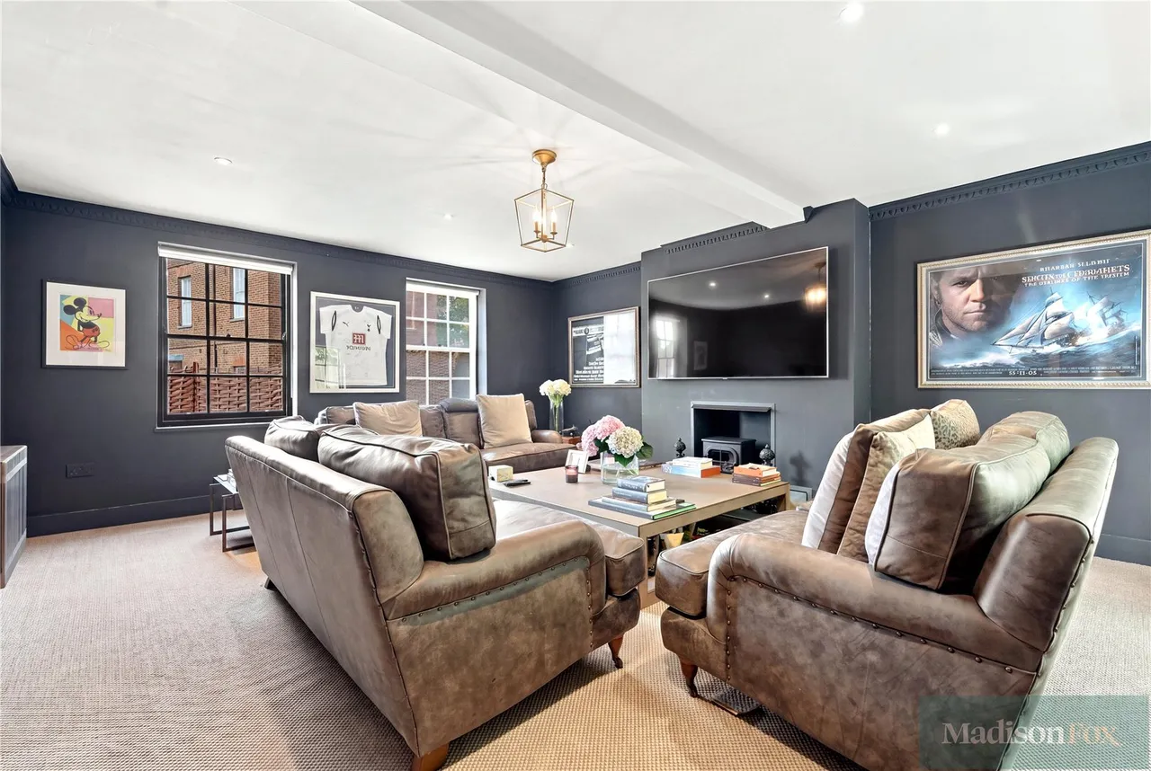 High Mead, Chigwell, IG7, photo 4