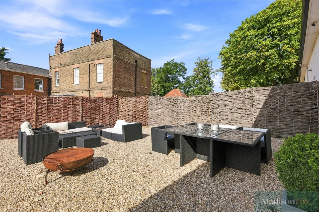High Mead, Chigwell, IG7, photo 22
