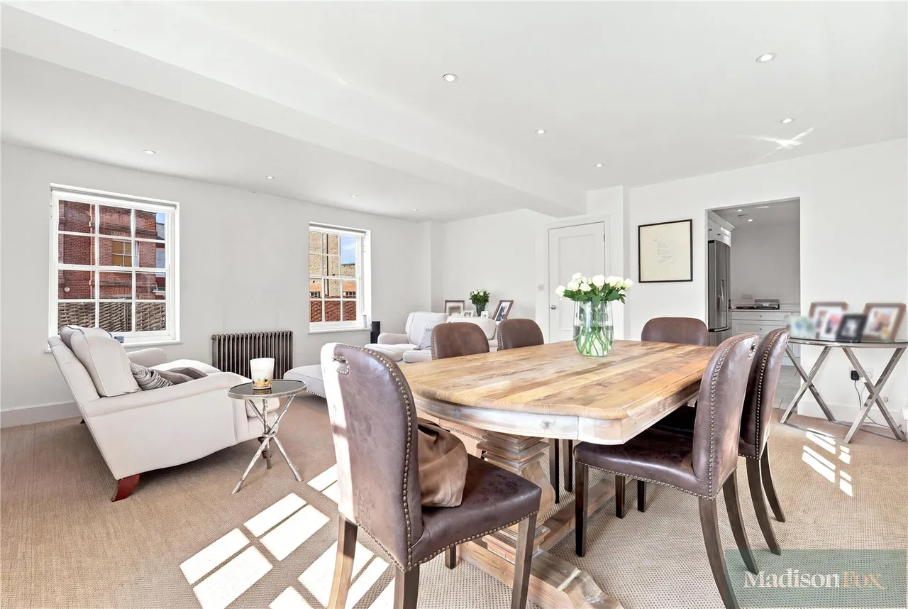 High Mead, Chigwell, IG7, photo 9