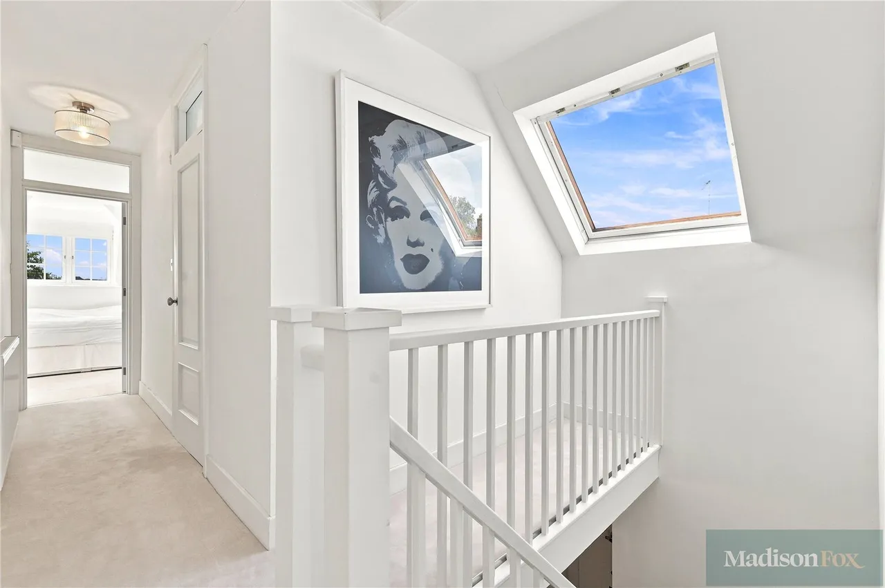 High Mead, Chigwell, IG7, photo 13