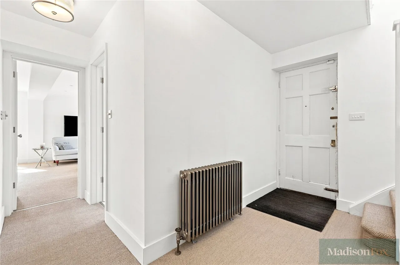 High Mead, Chigwell, IG7, photo 5