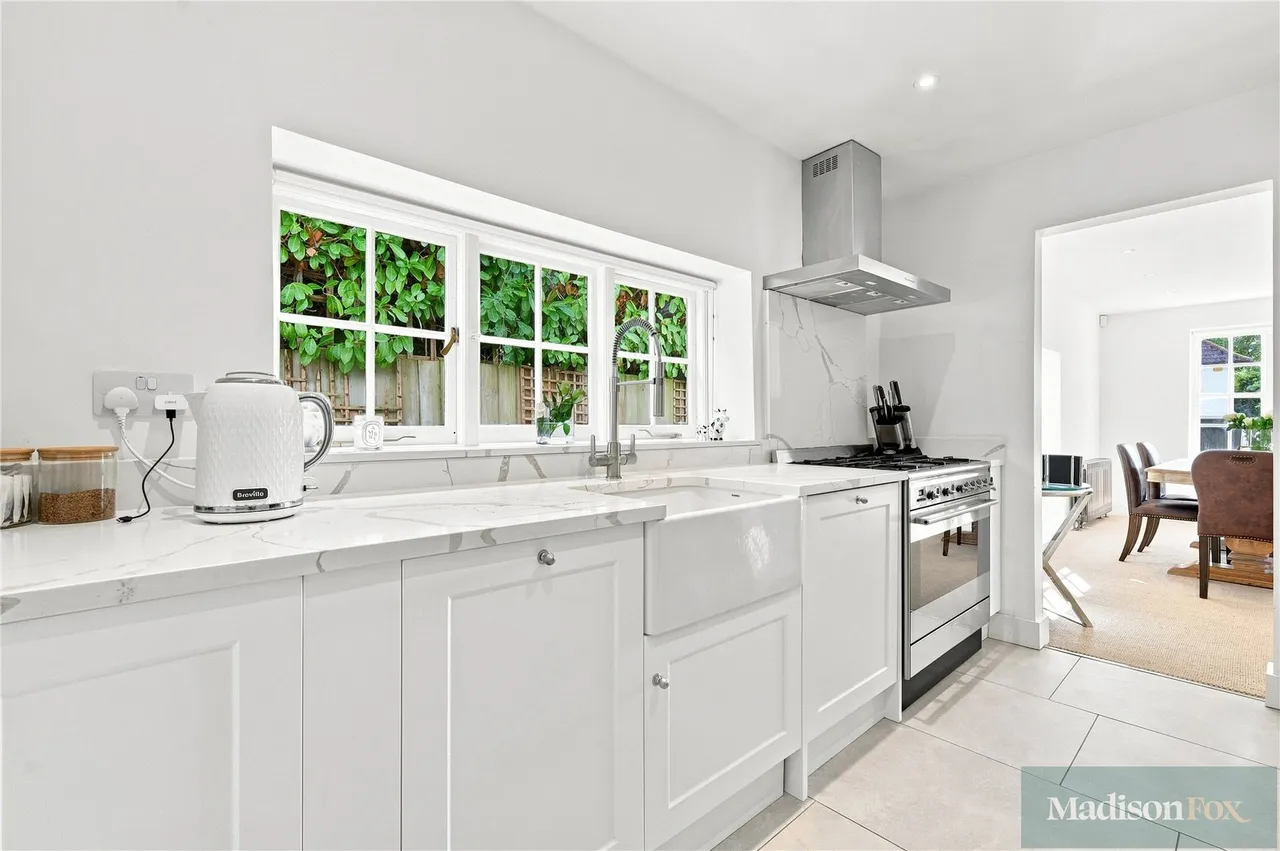 High Mead, Chigwell, IG7, photo 11
