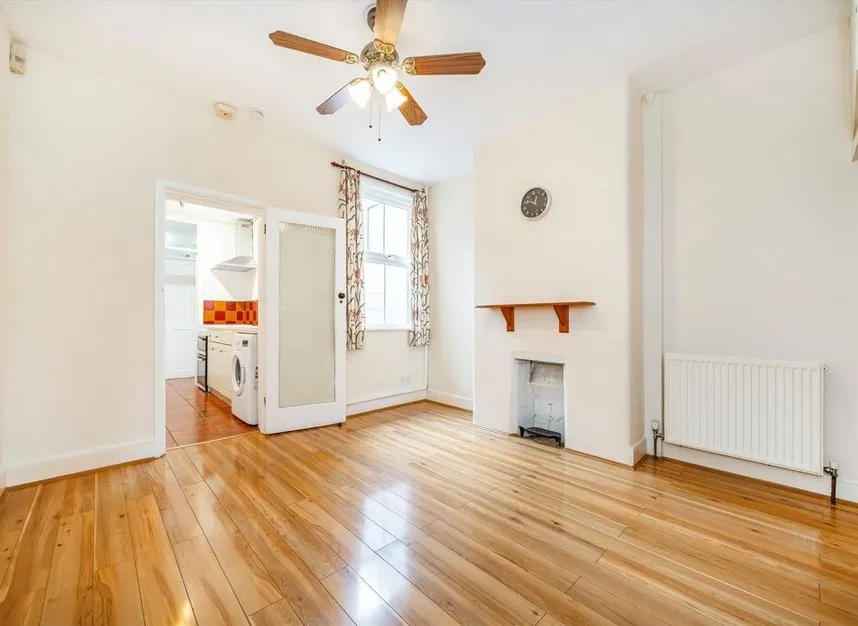 Myrtle Road, Hounlsow, TW3, photo 2