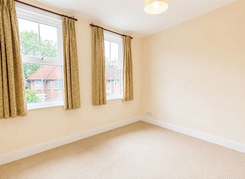 Myrtle Road, Hounlsow, TW3, photo 6