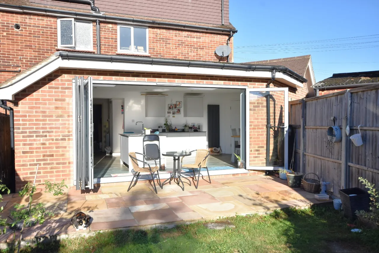 Horley Row, Horley, RH6, photo 9