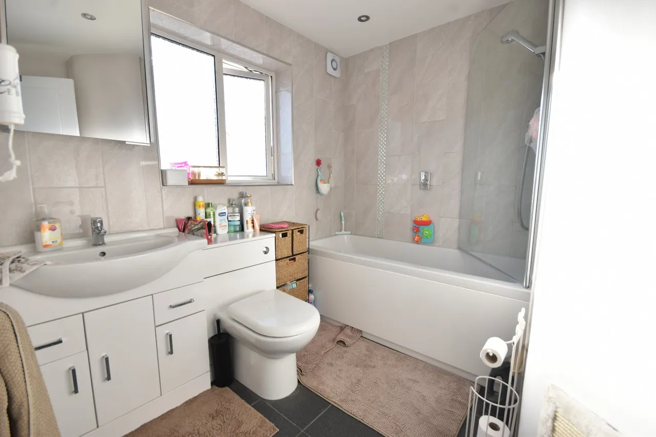Horley Row, Horley, RH6, photo 11