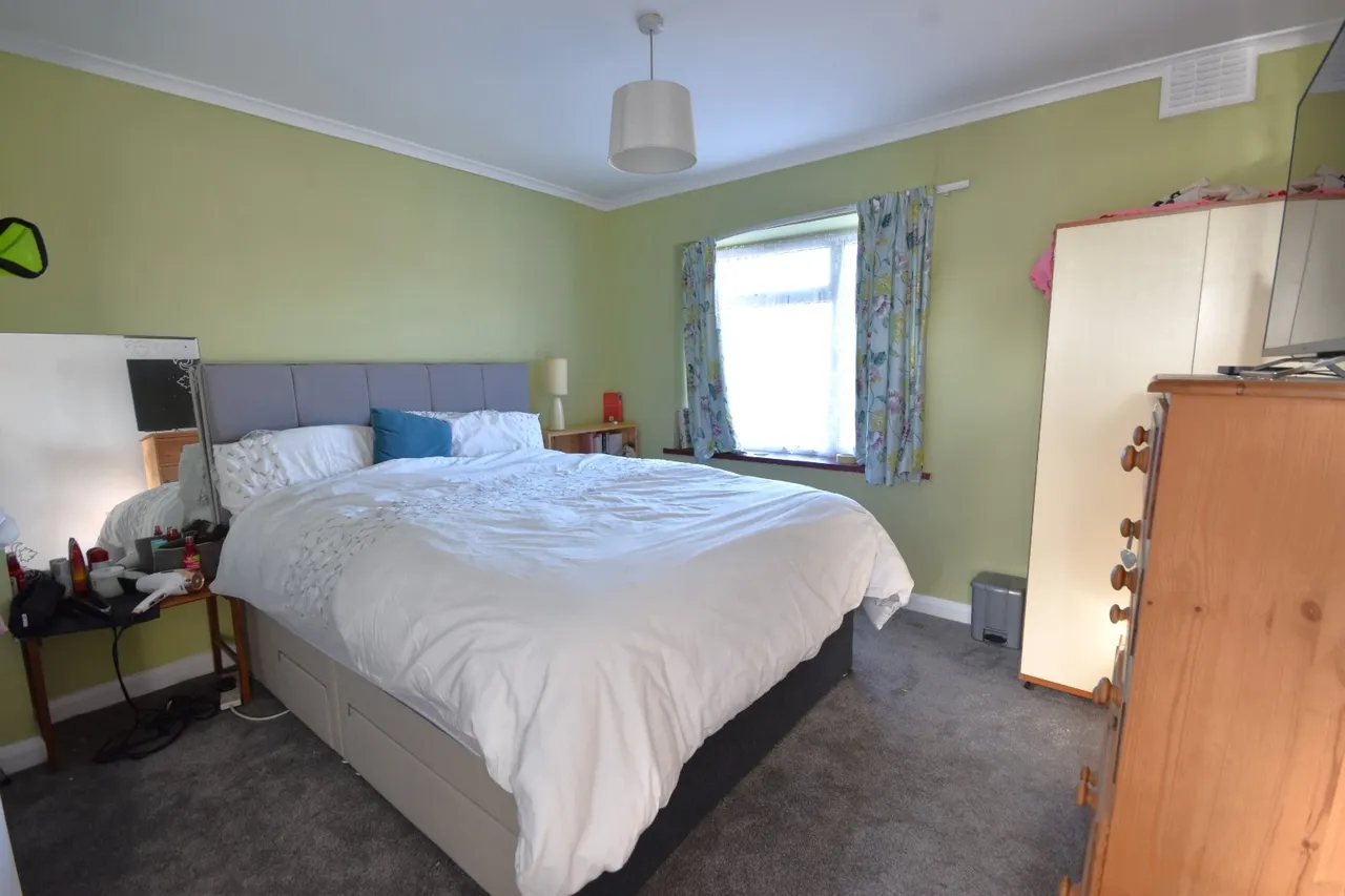 Horley Row, Horley, RH6, photo 5