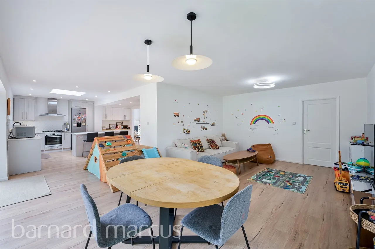 Barton Green, New Malden, KT3, photo 8