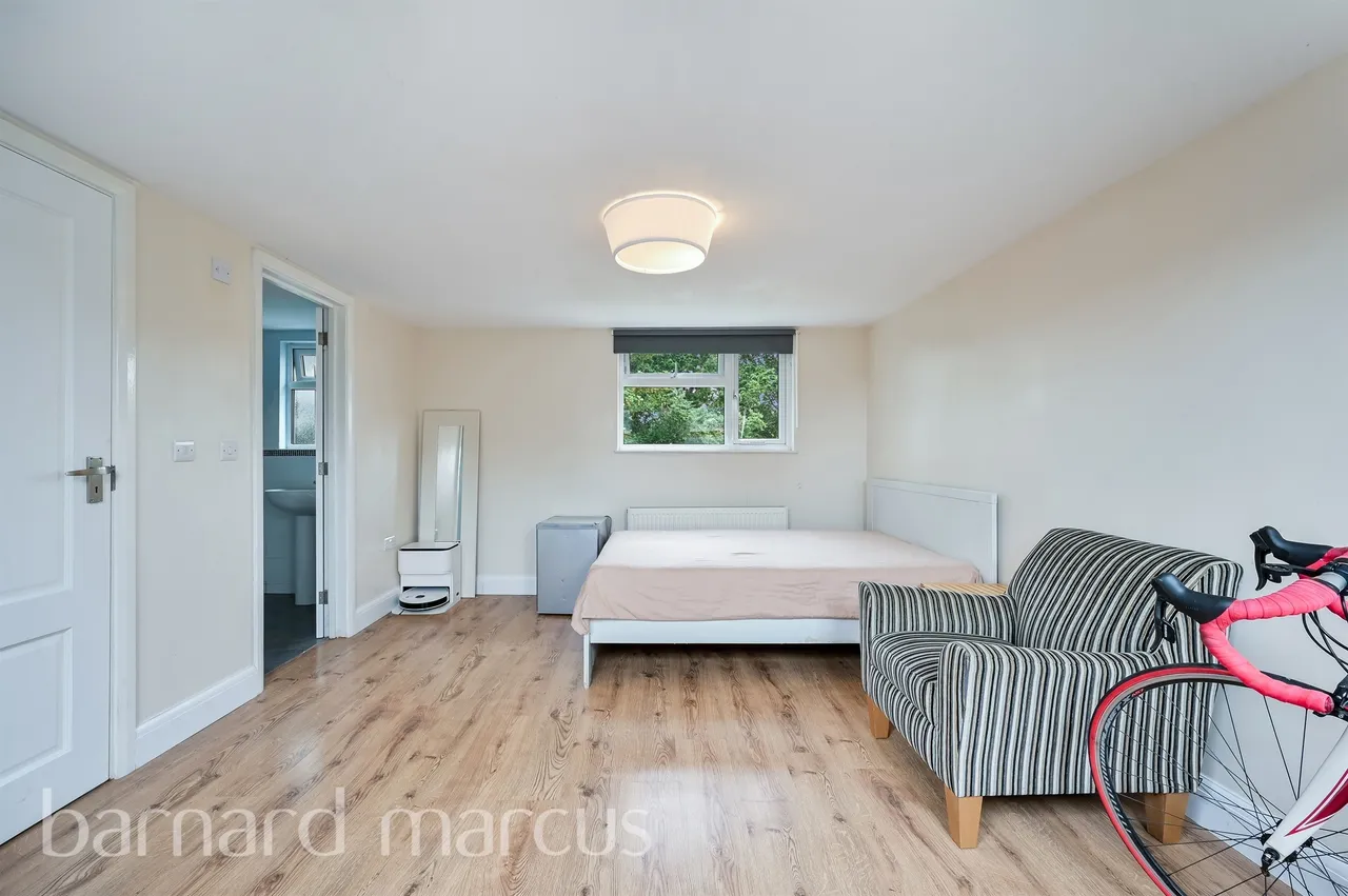 Barton Green, New Malden, KT3, photo 6