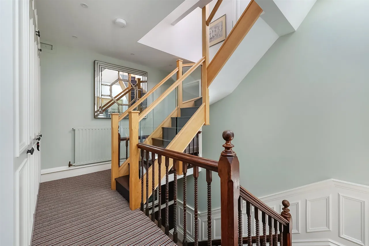 Mynthurst, Leigh, RH2, photo 21