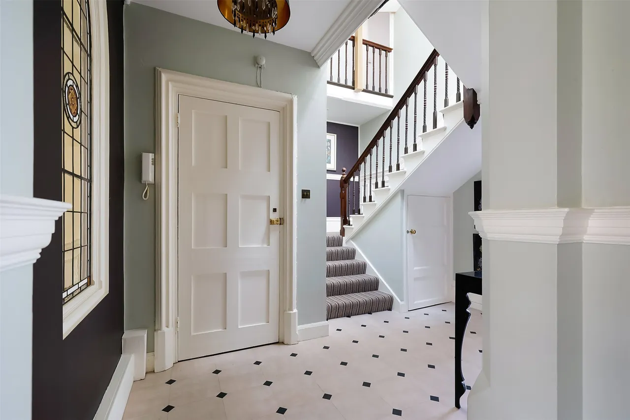 Mynthurst, Leigh, RH2, photo 15