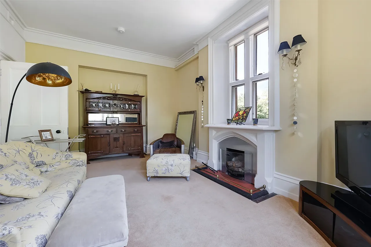 Mynthurst, Leigh, RH2, photo 19