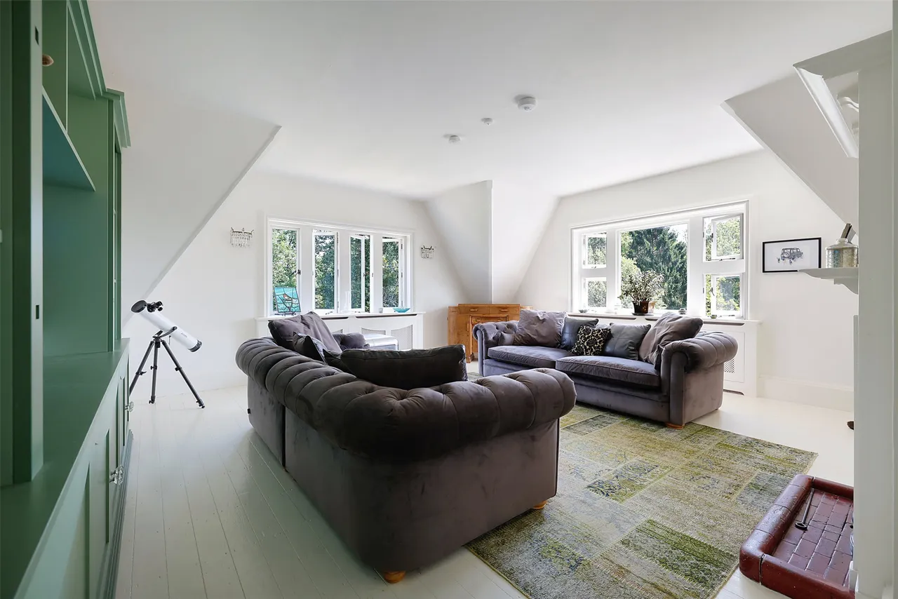 Mynthurst, Leigh, RH2, photo 4