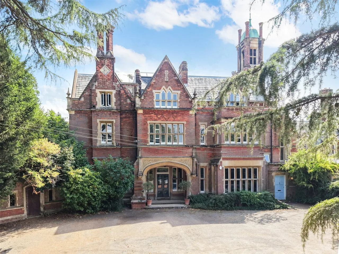 4 bed property to rent, Mynthurst, Leigh, RH2