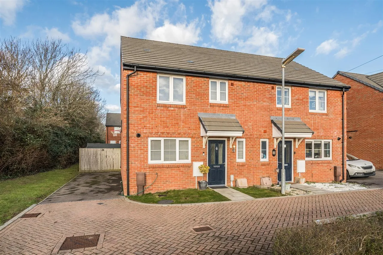 3 bed house for sale — Southfields, Portchester