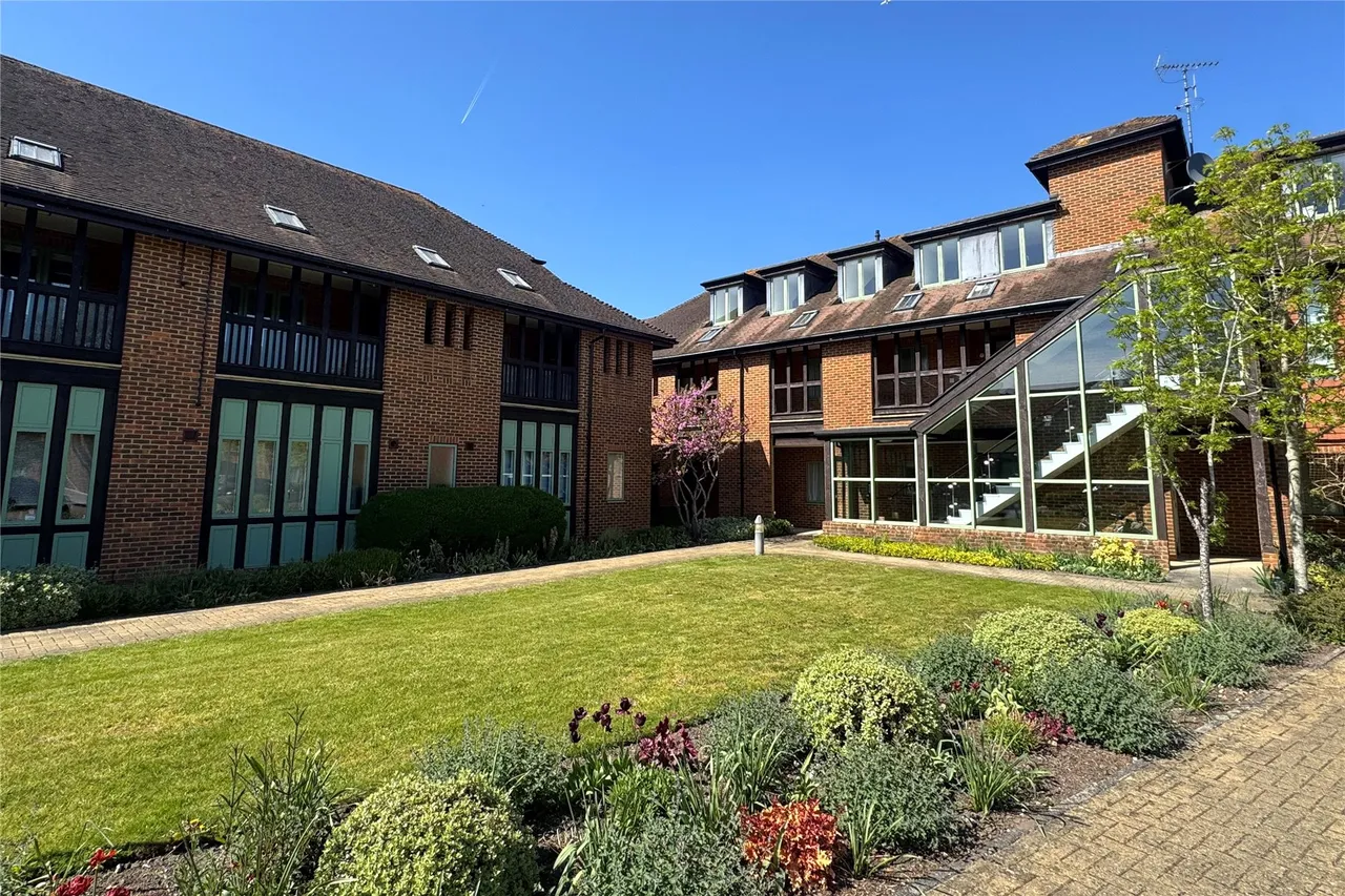 2 bed property for sale, Westfield Road, Woking, GU22