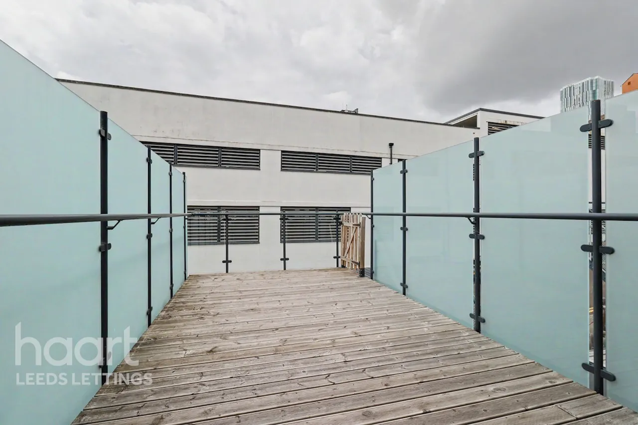 High wycombe, LS2, photo 9