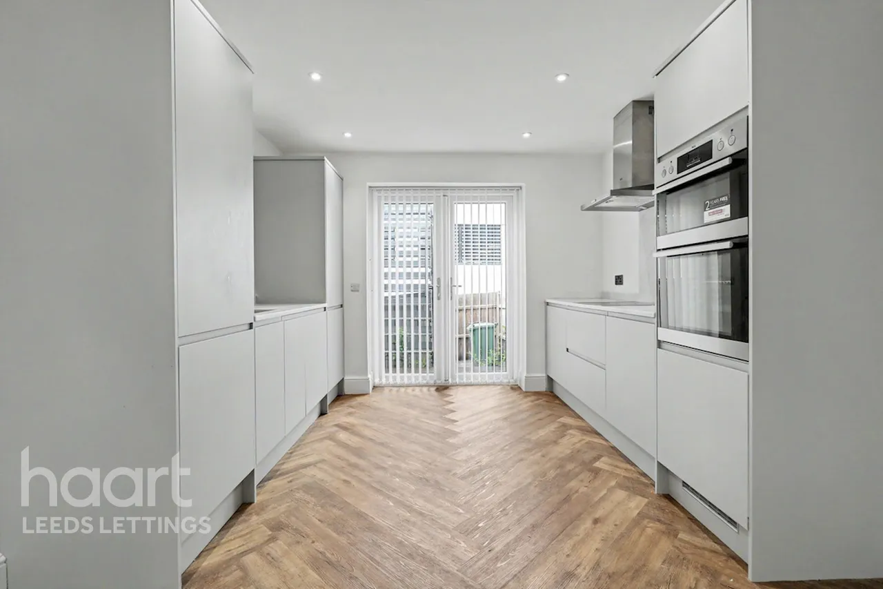 4 bed house to rent, High wycombe, LS2