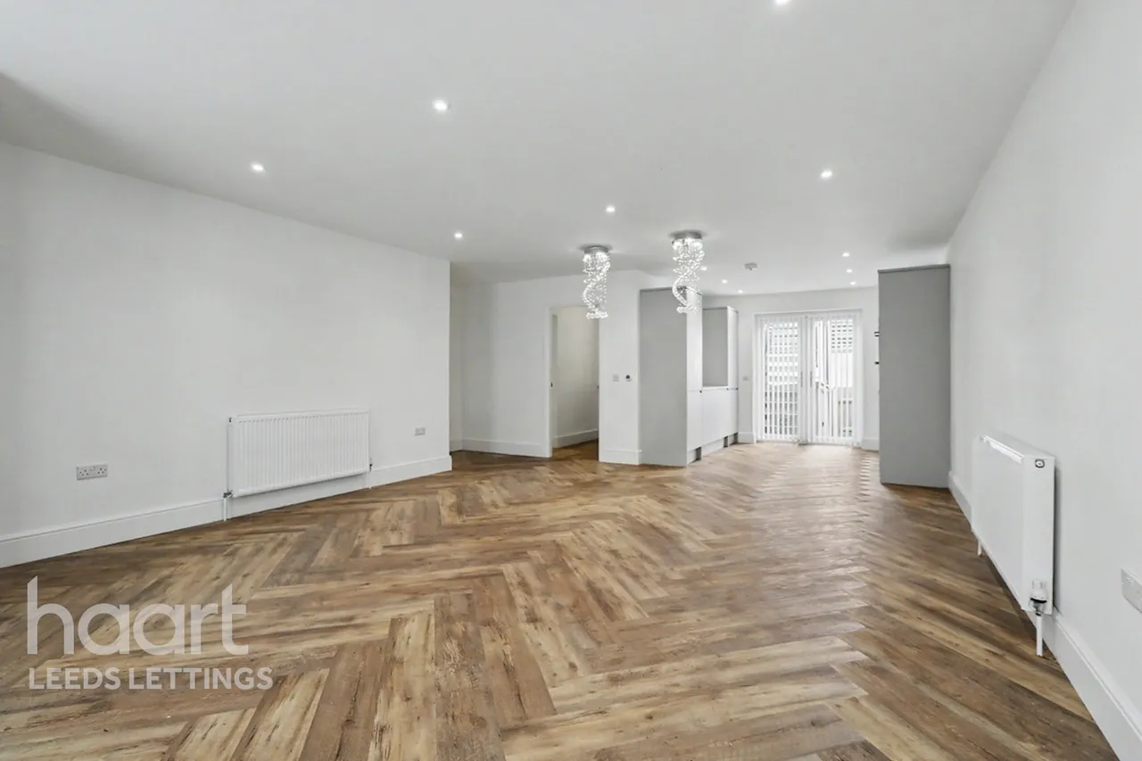 High wycombe, LS2, photo 11