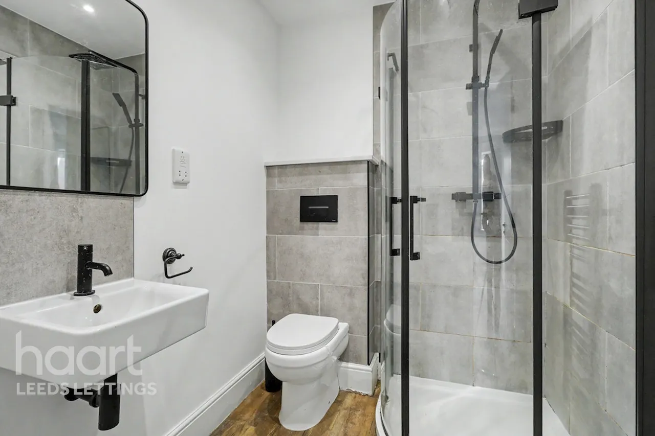 High wycombe, LS2, photo 5