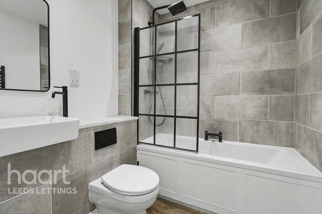 High wycombe, LS2, photo 7
