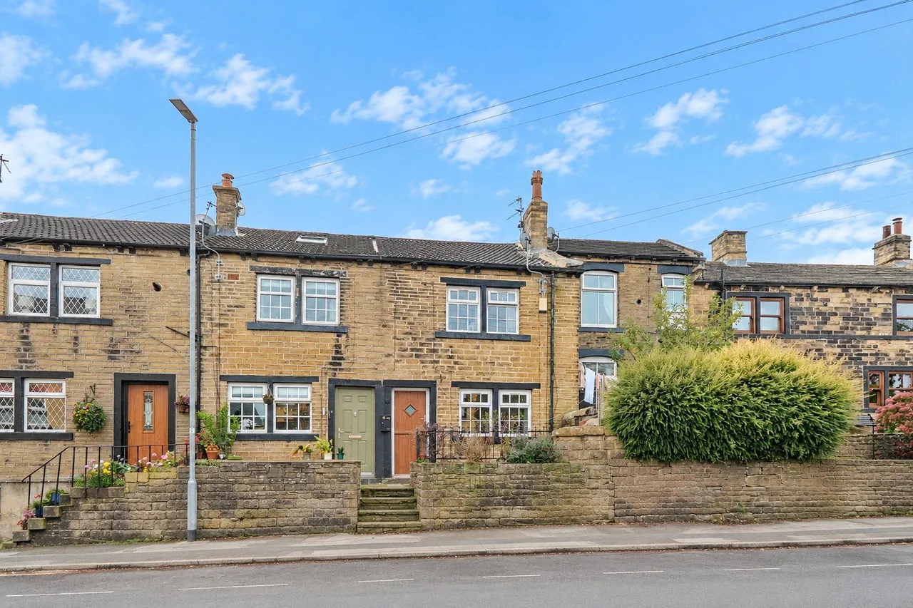 2 bed house for sale, Fartown, Pudsey, LS28