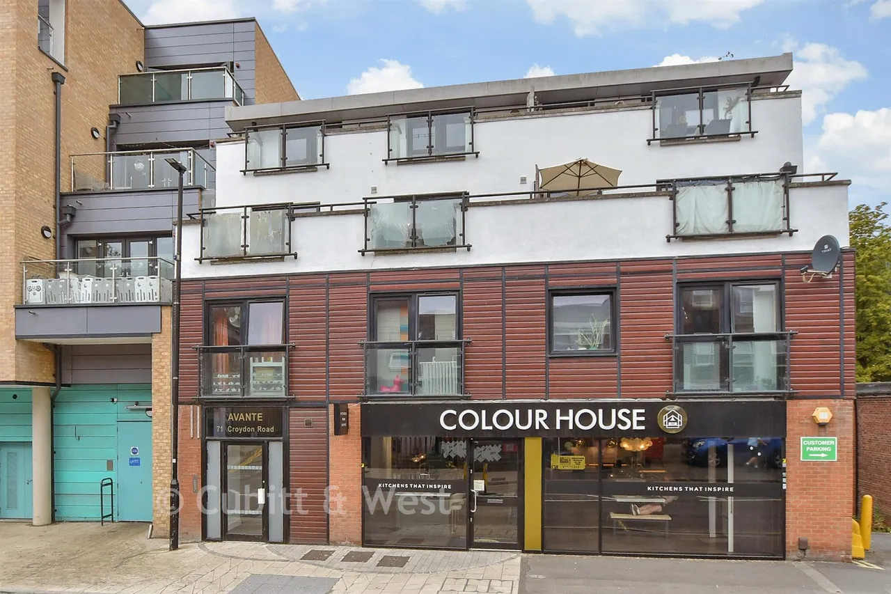 2 bed flat for sale, Croydon Road, Caterham, CR3