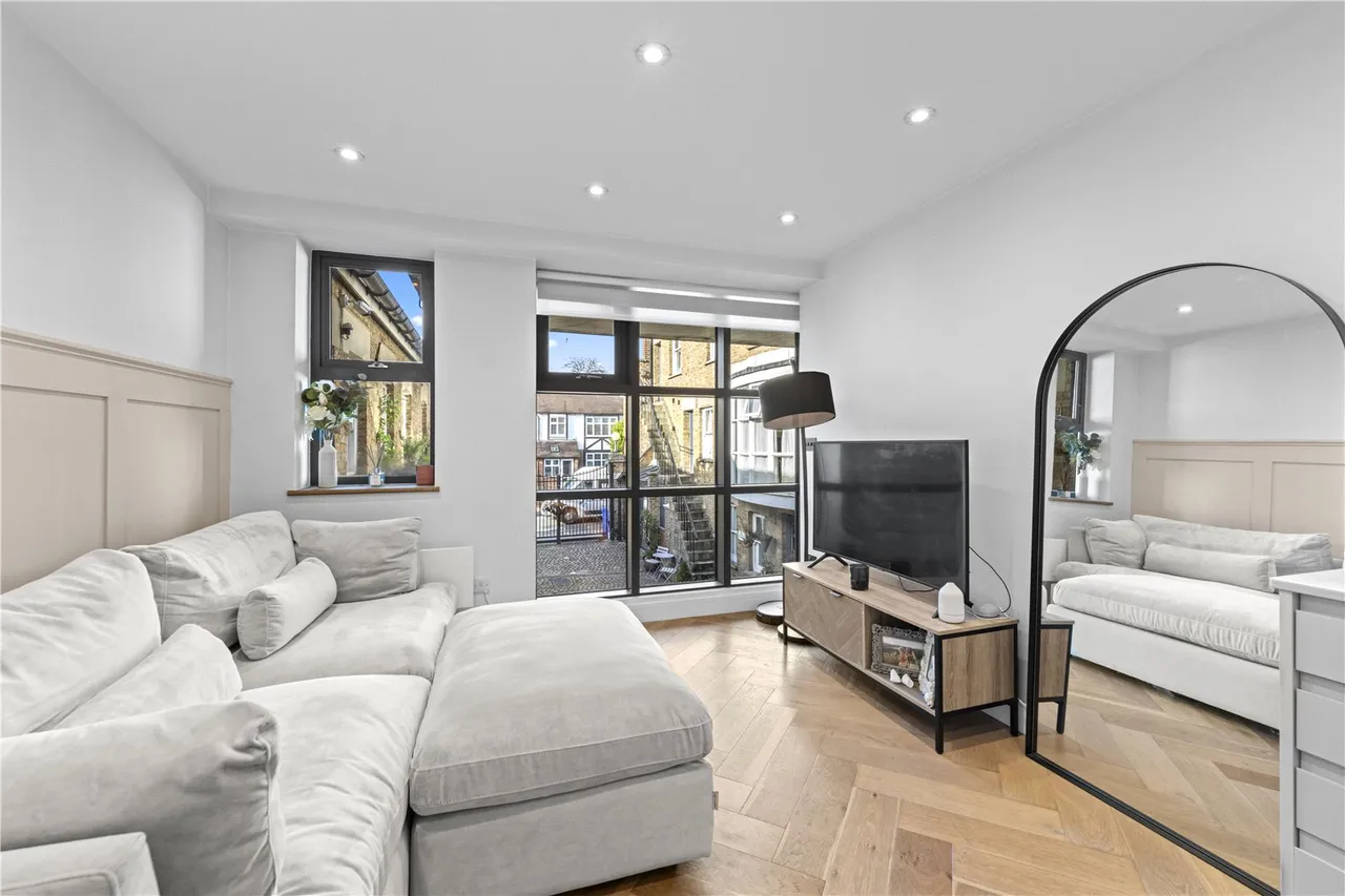 Church Street, Hampton, TW12 2GA, photo 3