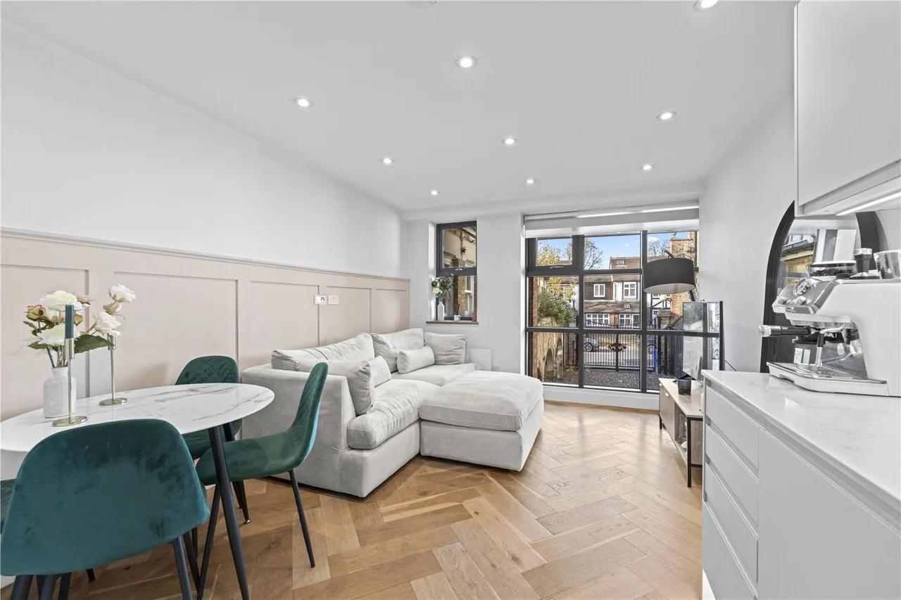 Church Street, Hampton, TW12 2GA, photo 2