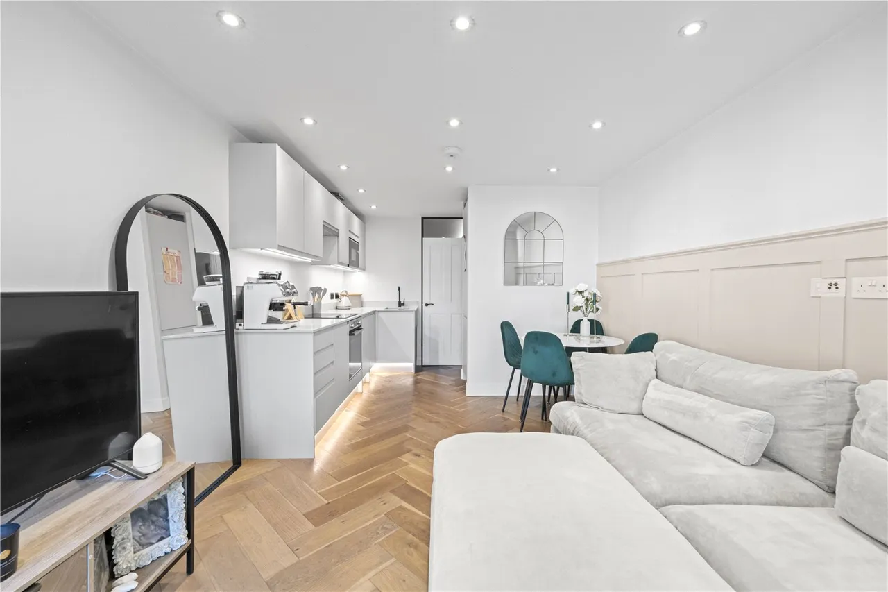 Church Street, Hampton, TW12 2GA, photo 4