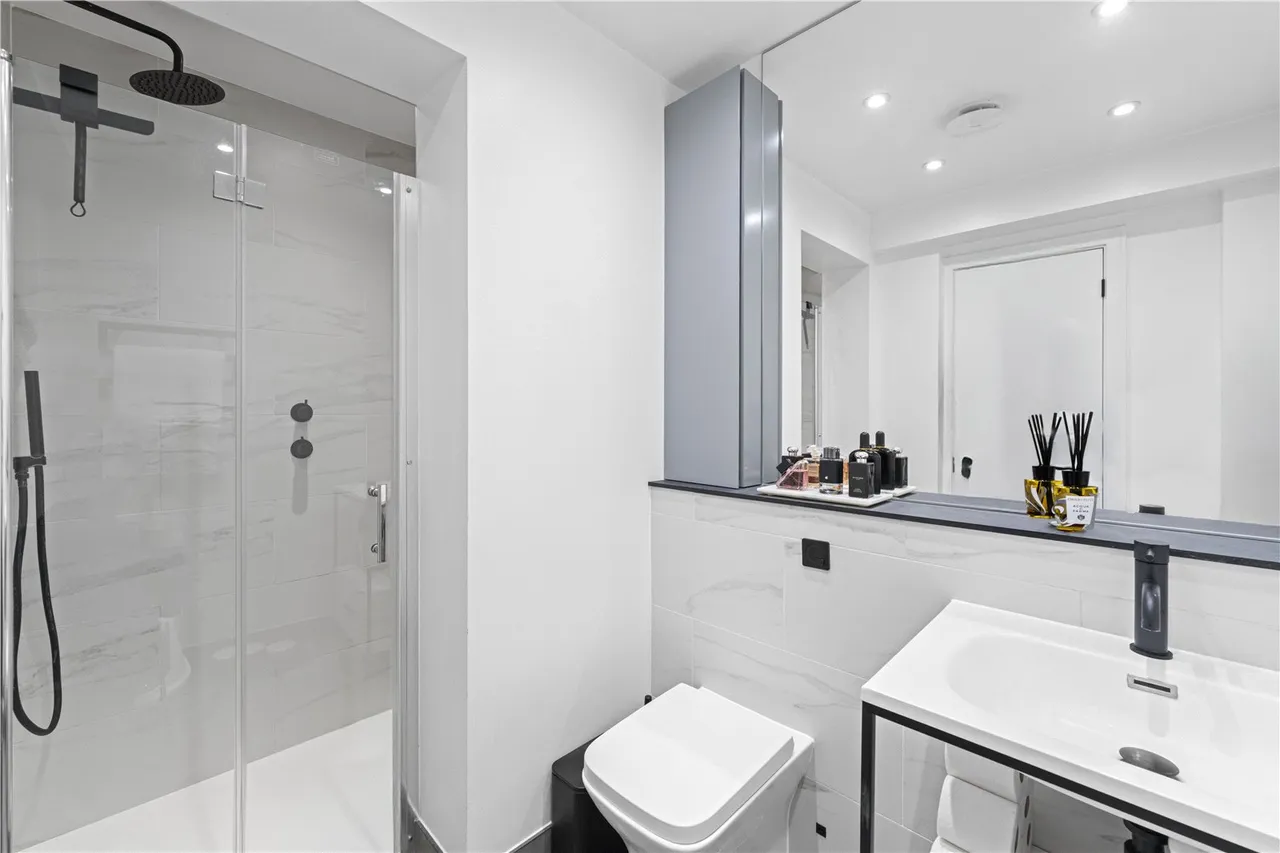 Church Street, Hampton, TW12 2GA, photo 8
