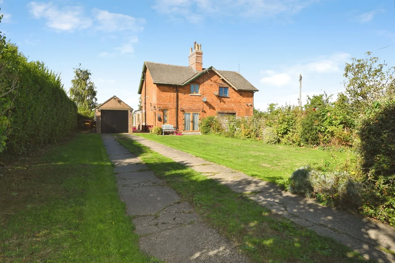 2 bed house for sale — Lineside, Swineshead, Boston