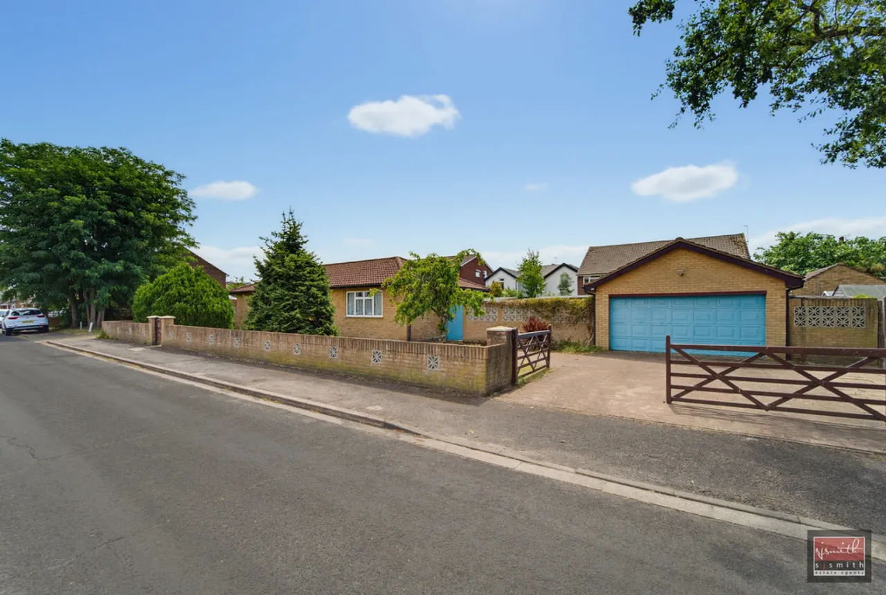 West Close, Ashford, TW15, photo 2