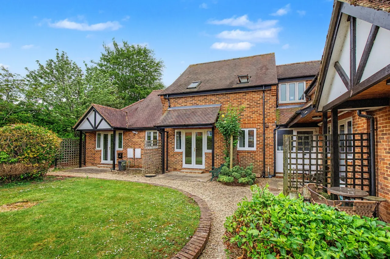 Park Court, Thame, photo 10