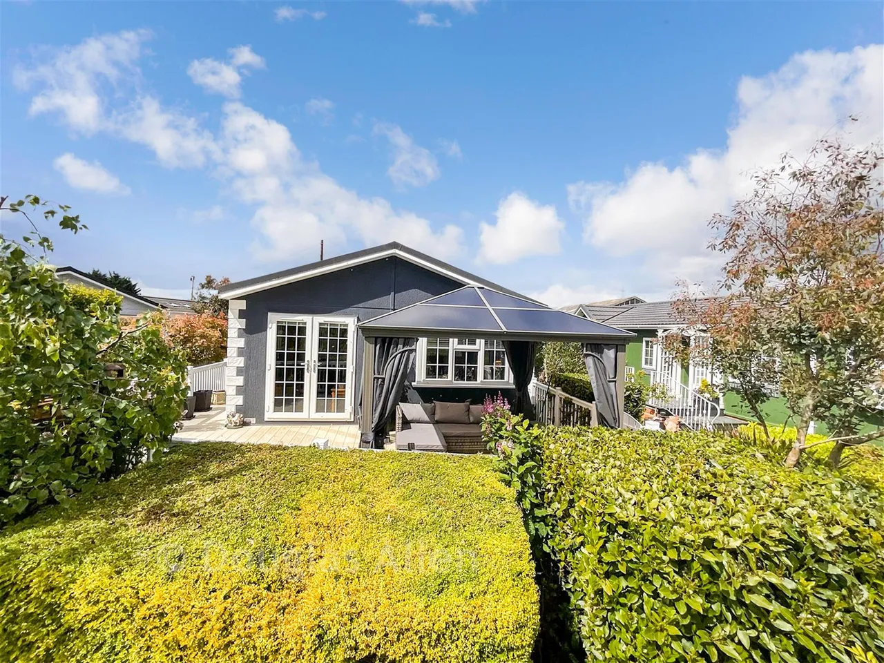 2 bed park home for sale, Hawk Hill, Battlesbridge, SS11