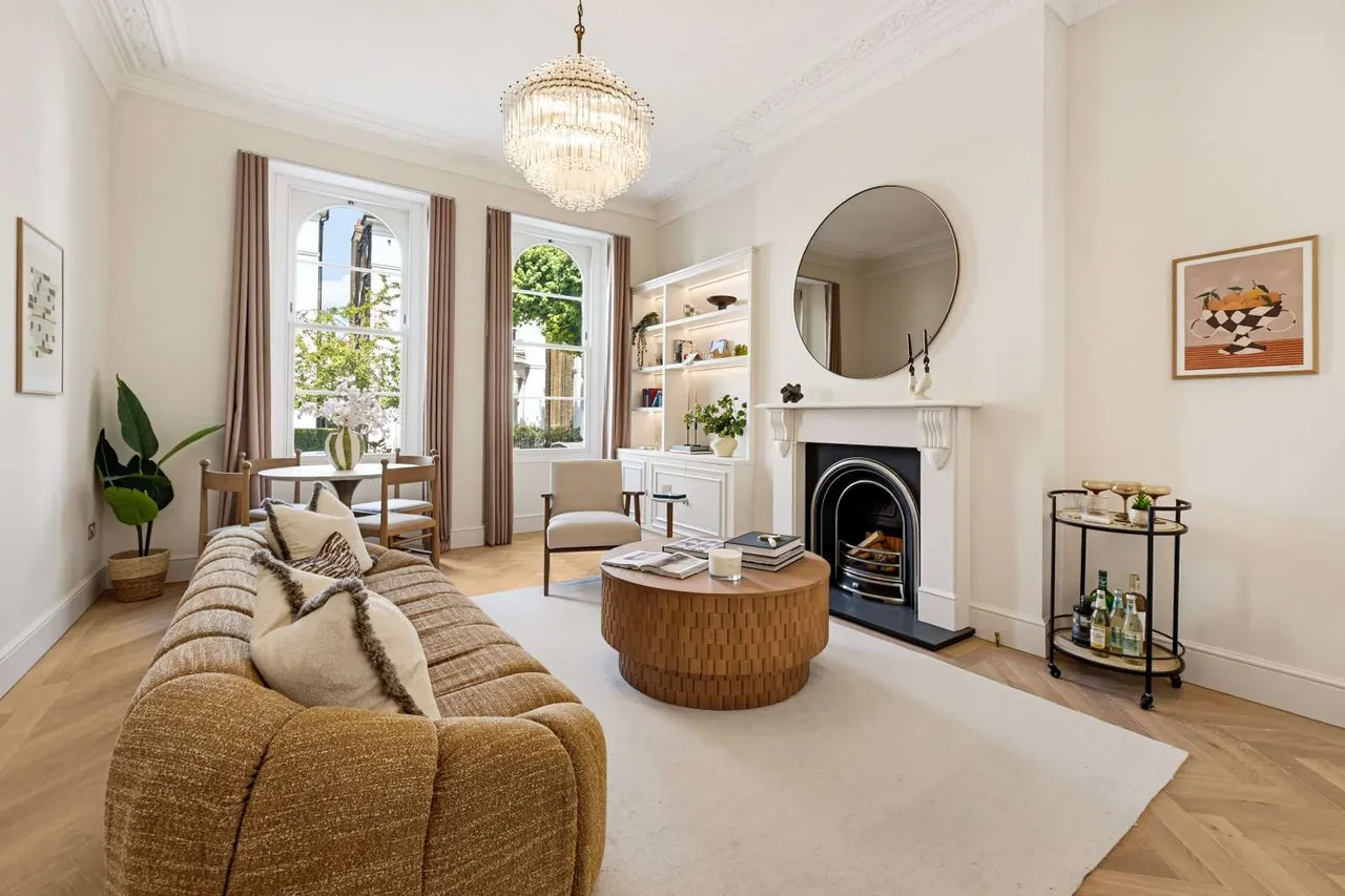 1 bed flat for sale — Elgin Crescent, London, W11 2JD