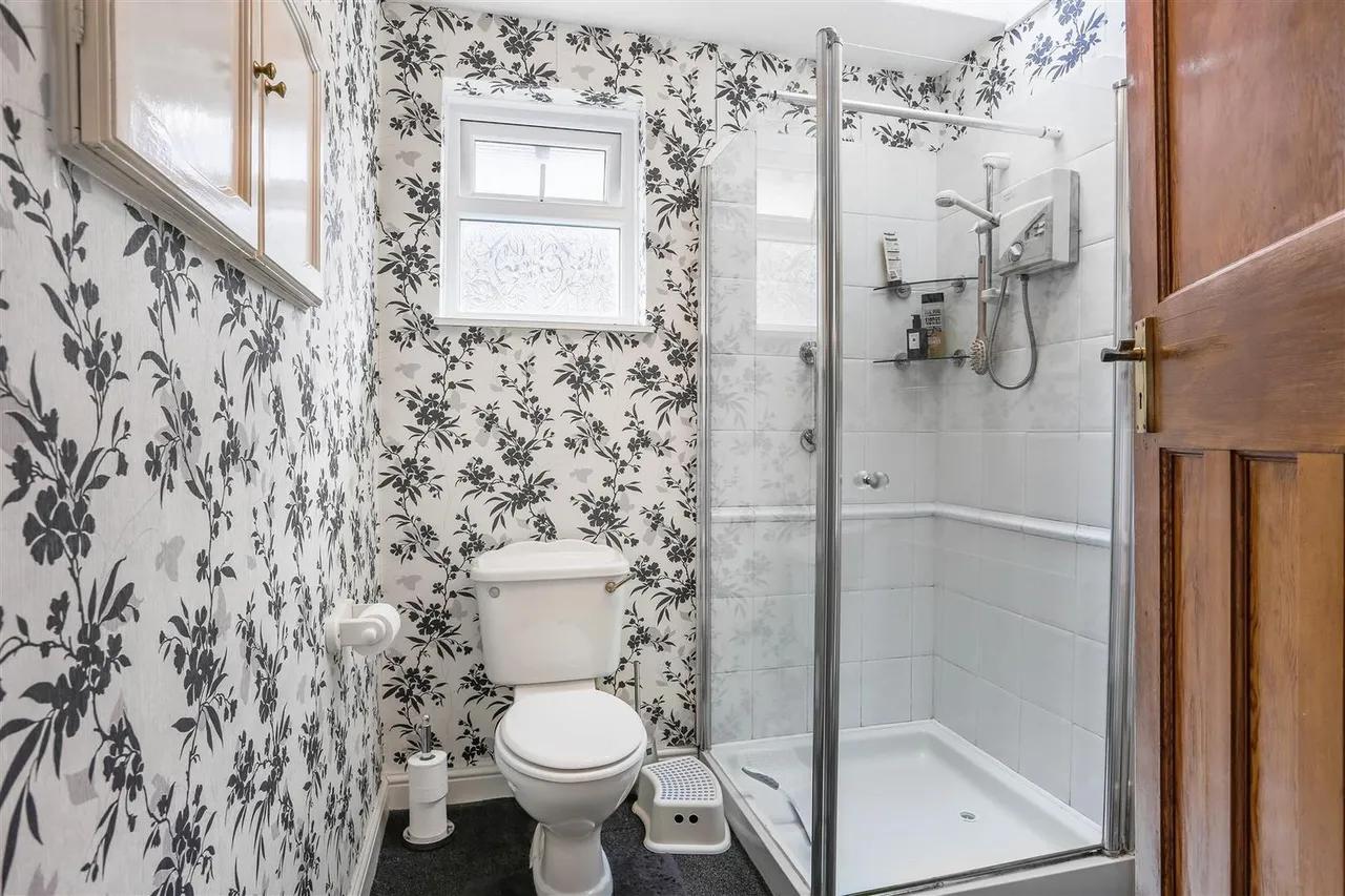 Wickham Avenue, Cheam, SM3 8DX, photo 17