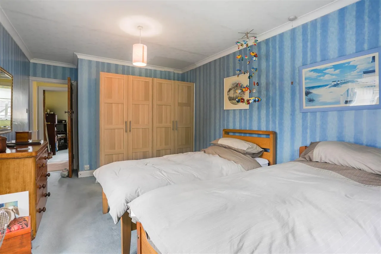 Wickham Avenue, Cheam, SM3 8DX, photo 16