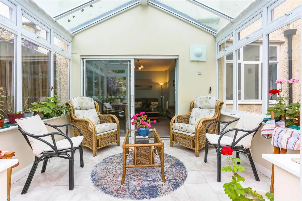 Wickham Avenue, Cheam, SM3 8DX, photo 11