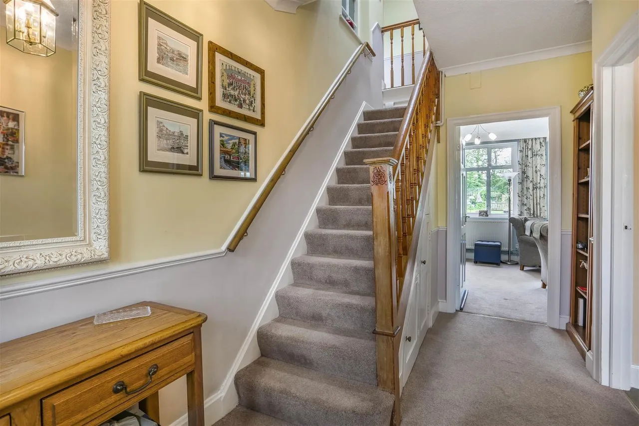 Wickham Avenue, Cheam, SM3 8DX, photo 13