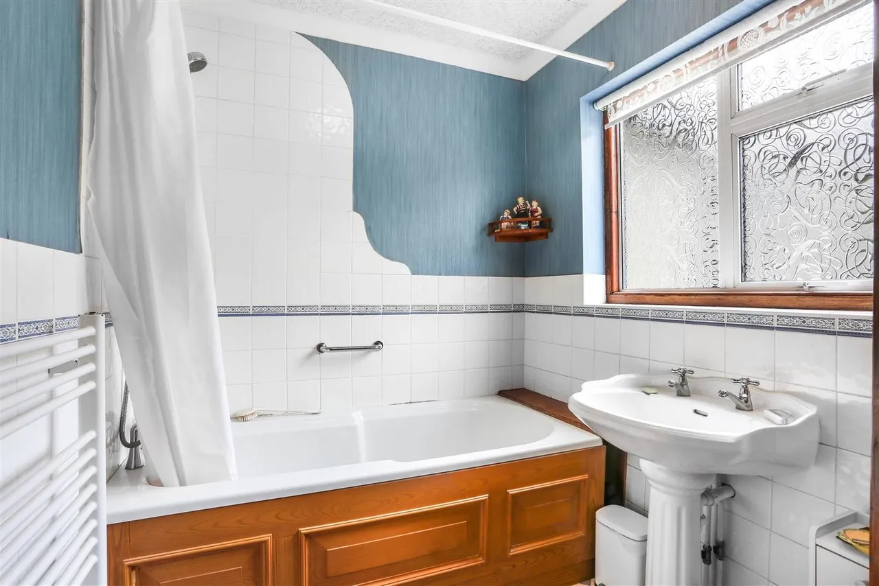 Wickham Avenue, Cheam, SM3 8DX, photo 21