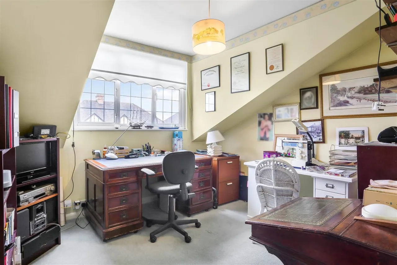 Wickham Avenue, Cheam, SM3 8DX, photo 18