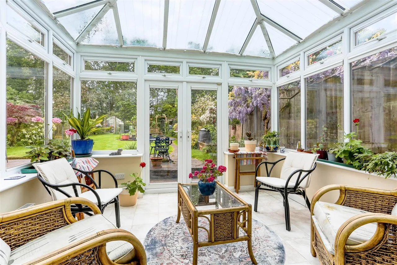 Wickham Avenue, Cheam, SM3 8DX, photo 10