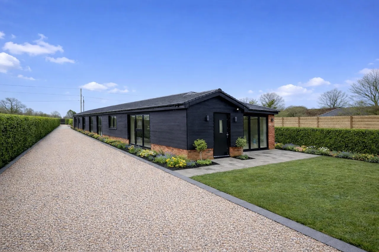 2 bed house for sale, Dowlands Bungalows, Smallfield, RH6
