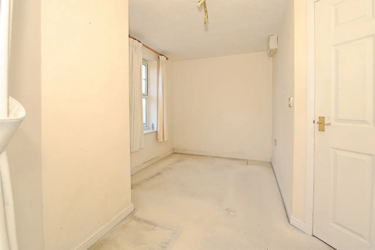 East Water Crescent, Hampton Vale, Peterborough, photo 5